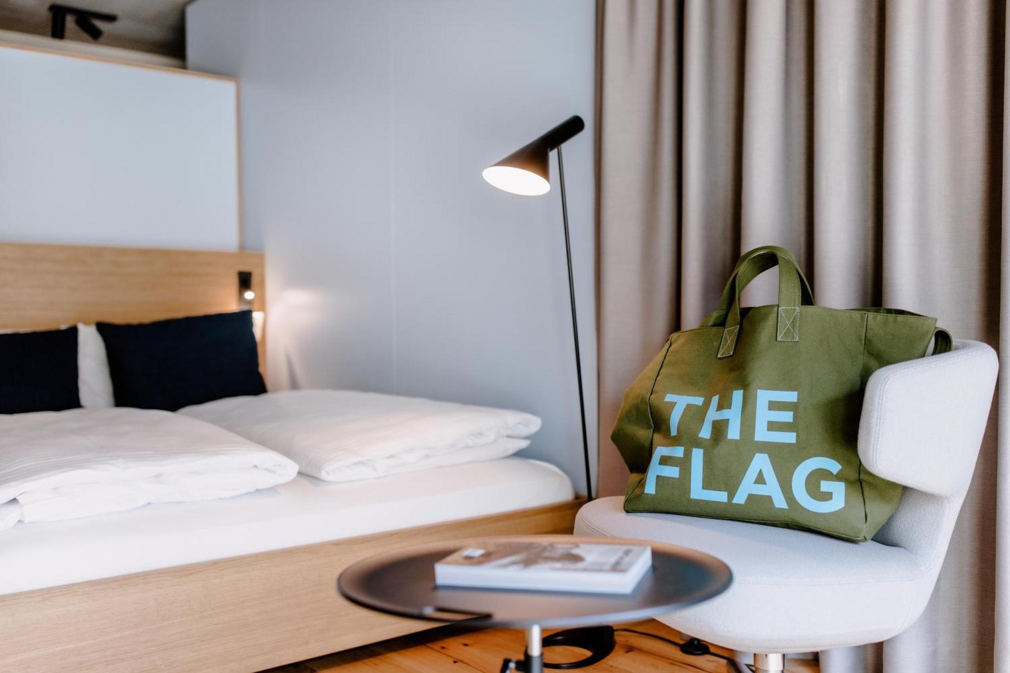 The Flag West M. Hotel Frankfurt am Main Room photo